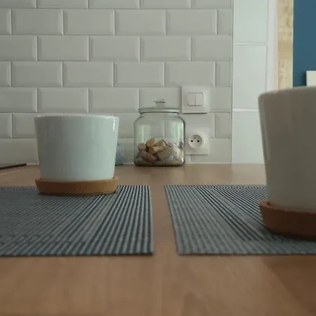 Moderne Et Paisible Avec Balcon Appartement