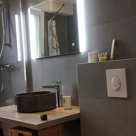 Moderne Et Paisible Avec Balcon *